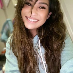 Meet your Posher, Yzabele